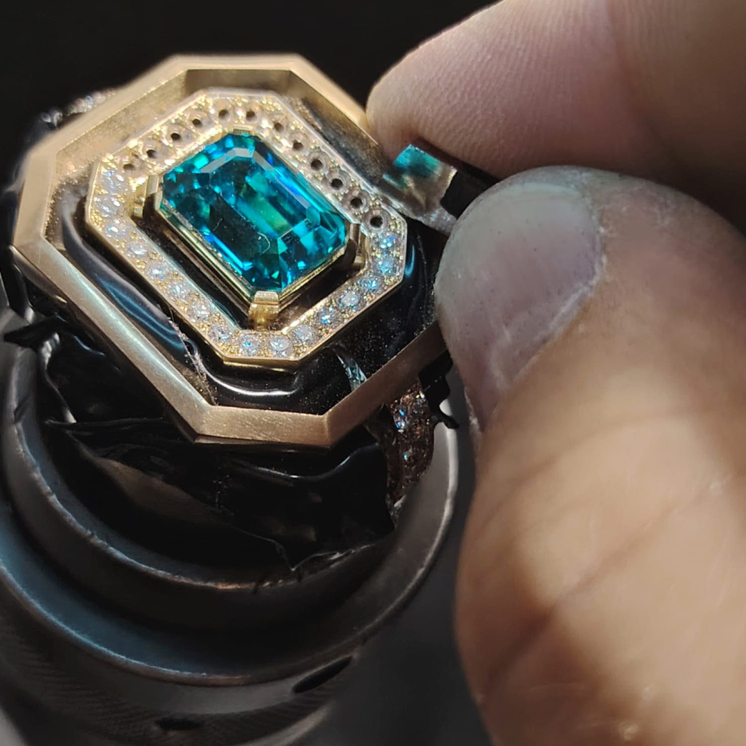 Brillant Ring mit blauem Zirkon